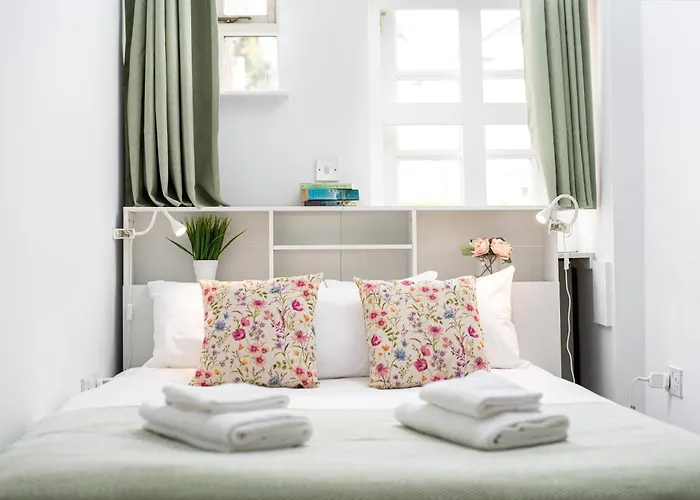 Lägenhet Flat-2bed-free Parking-by Fabaccommodation *