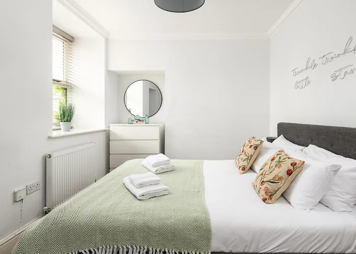 Apartman Flat-2bed-free Parking-by Fabaccommodation Bristol